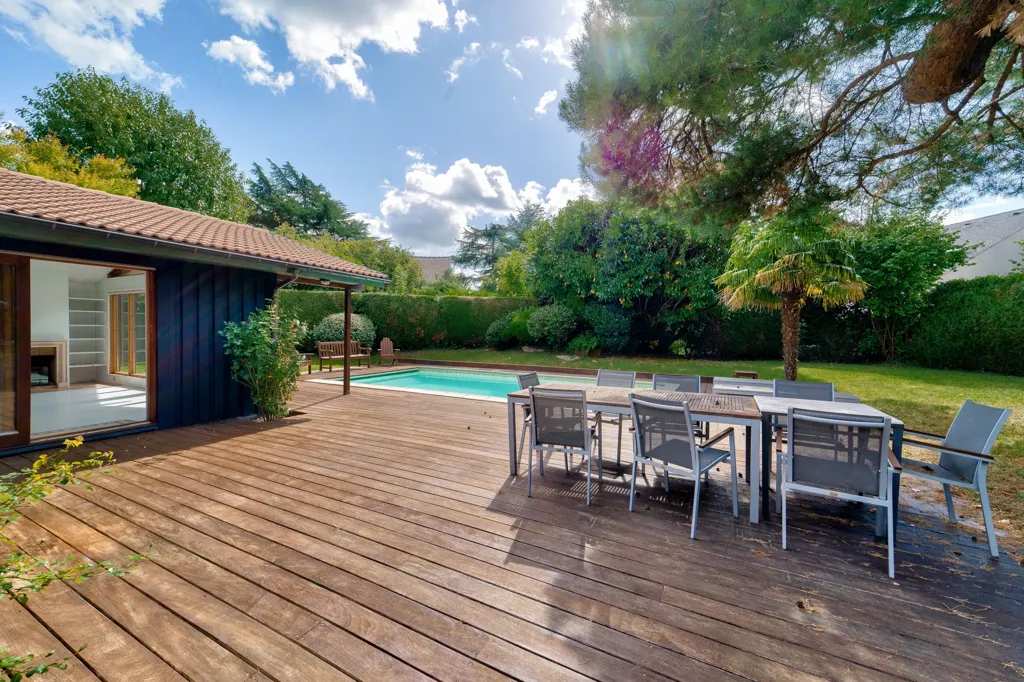 Bassein - Unique 7-Piece House with Pool in Vaucresson