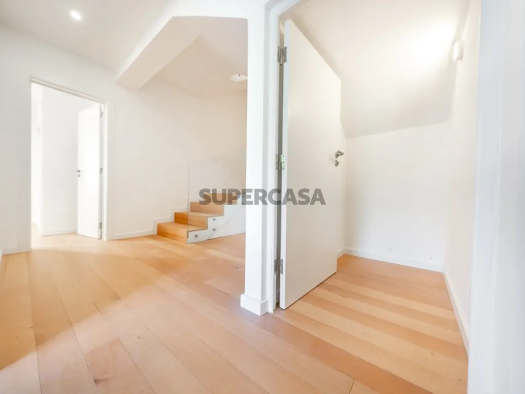 Toad - Luxury Detached House with Pool in Setúbal