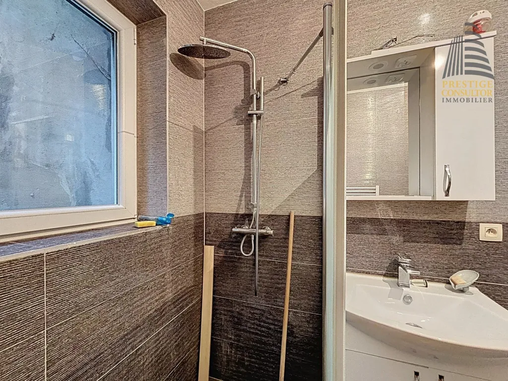 Salles de bain - Studio avec Vue sur le Canal à Anderlecht
