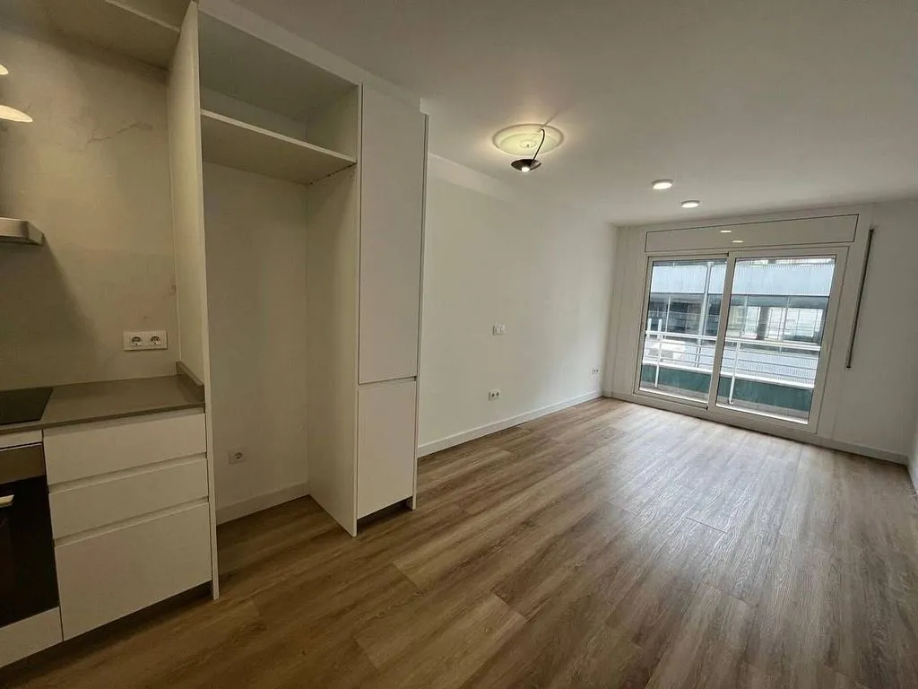 Kitchen - 1-Bedroom Flat with Balcony in Girona Centre