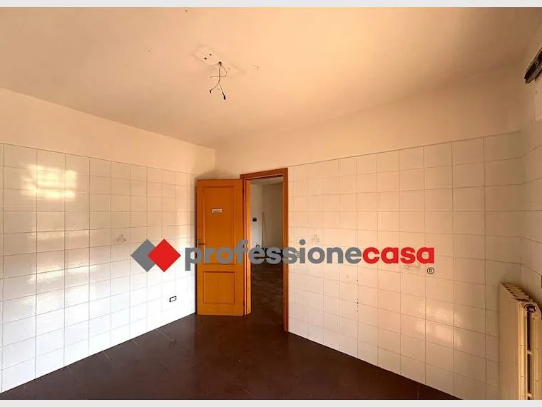 Stanze - Appartamento con doppia esposizione e terrazzo a Pomezia
