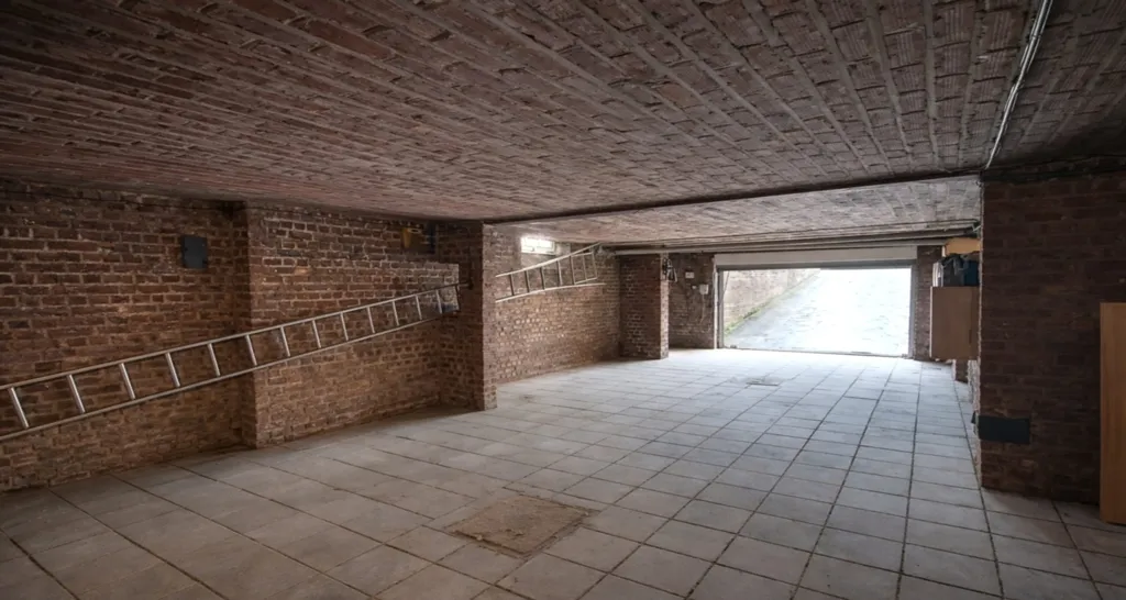 Garage - Character House with Garden in Wasseiges