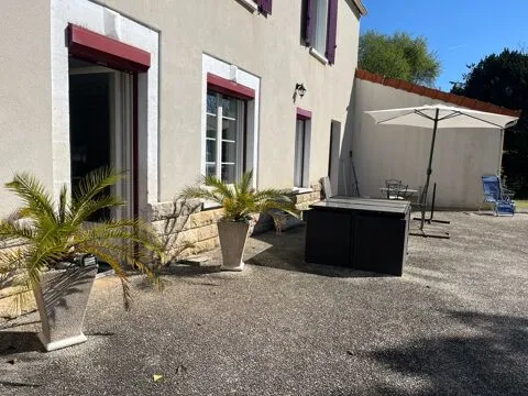 Terrasse - Maison avec Dépendances et Terrain à Luxé