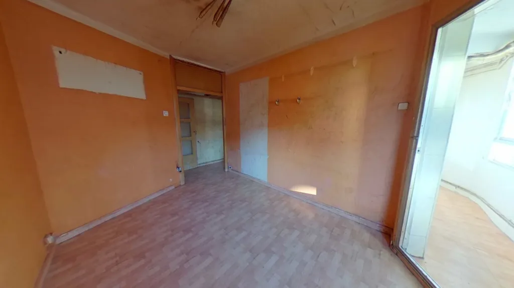 Pièces - Flat with Metro Access in Cornellà de Llobregat