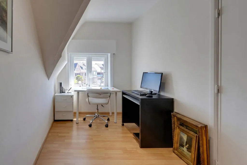 Bureau - Villa Pleine de Caractère avec Jardin à la Coquinie