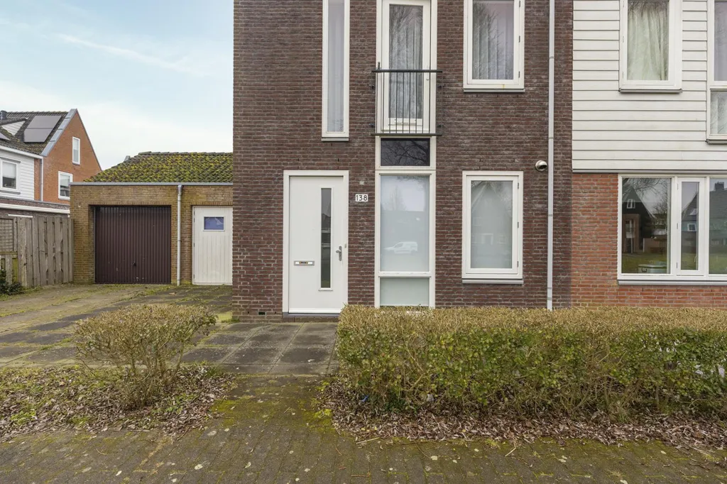6-room house in Zwaag