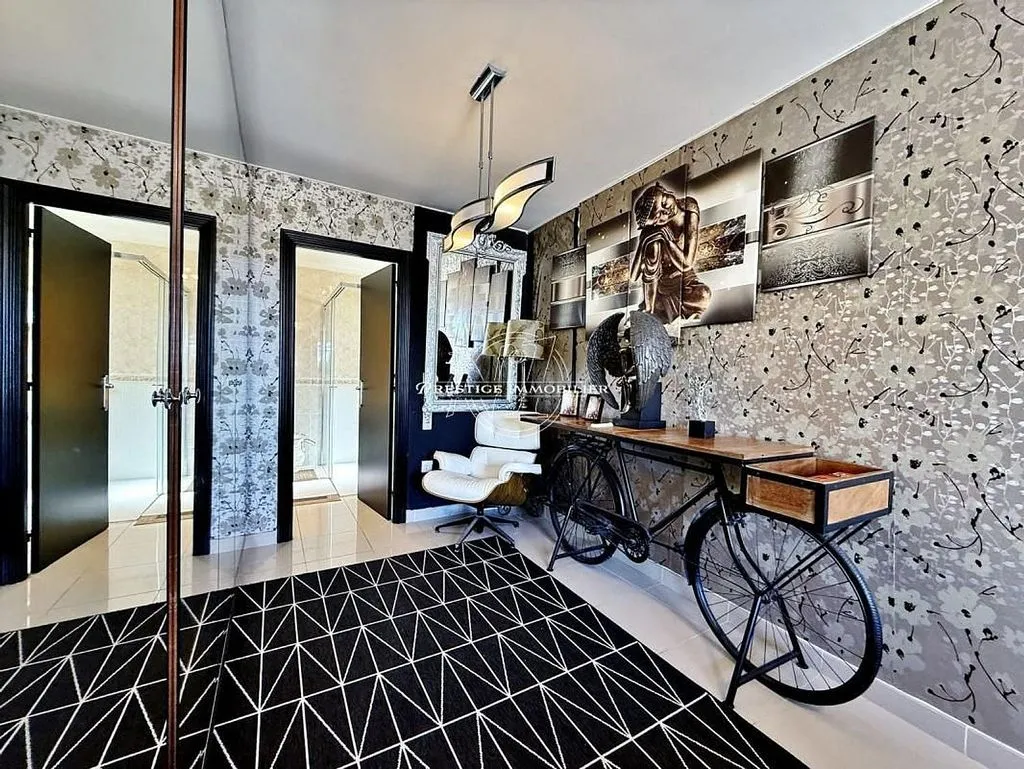 hallway_entrance
