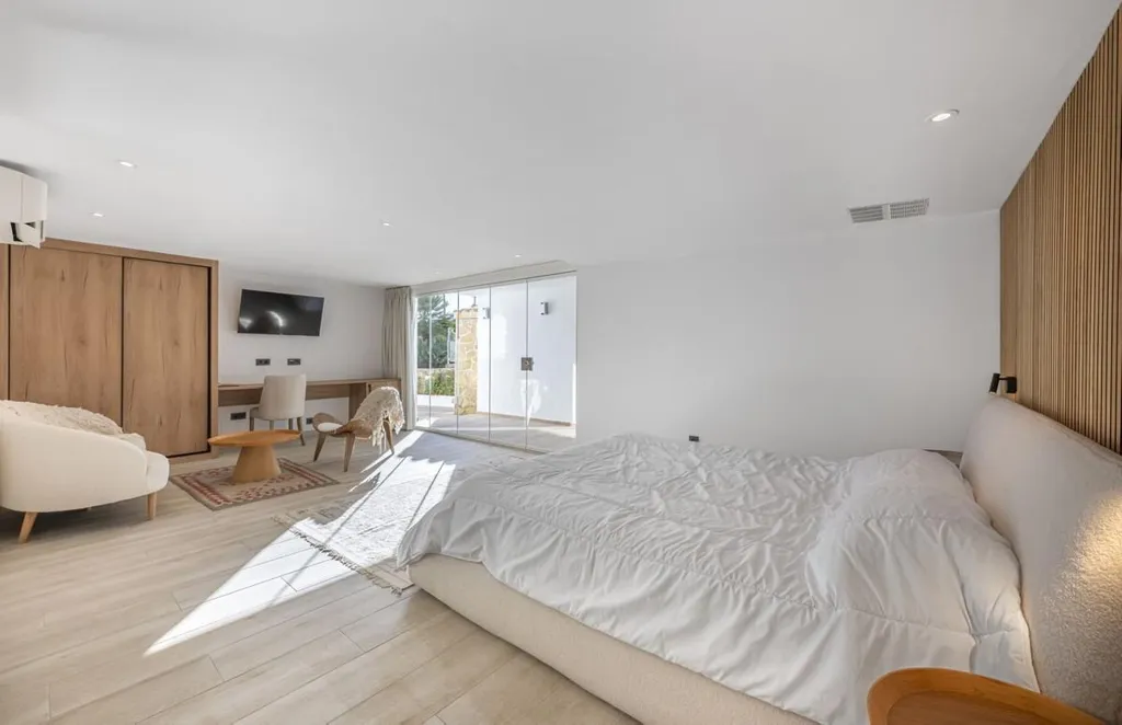 Chambres - Refurbished Villa with Sea Views in La Duquesa