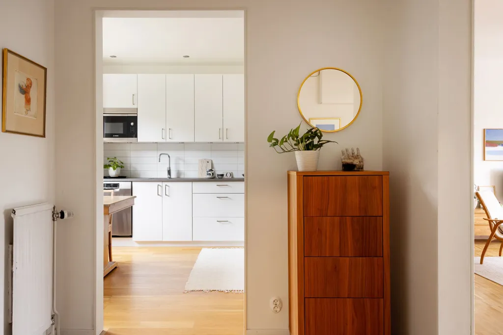 Esik - Charming 2-Bedroom with Balcony in Årsta