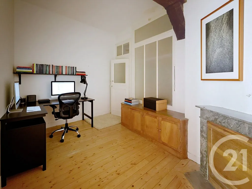 Bureau - Appartement Rénové avec Vue Sud au Centre de Rennes