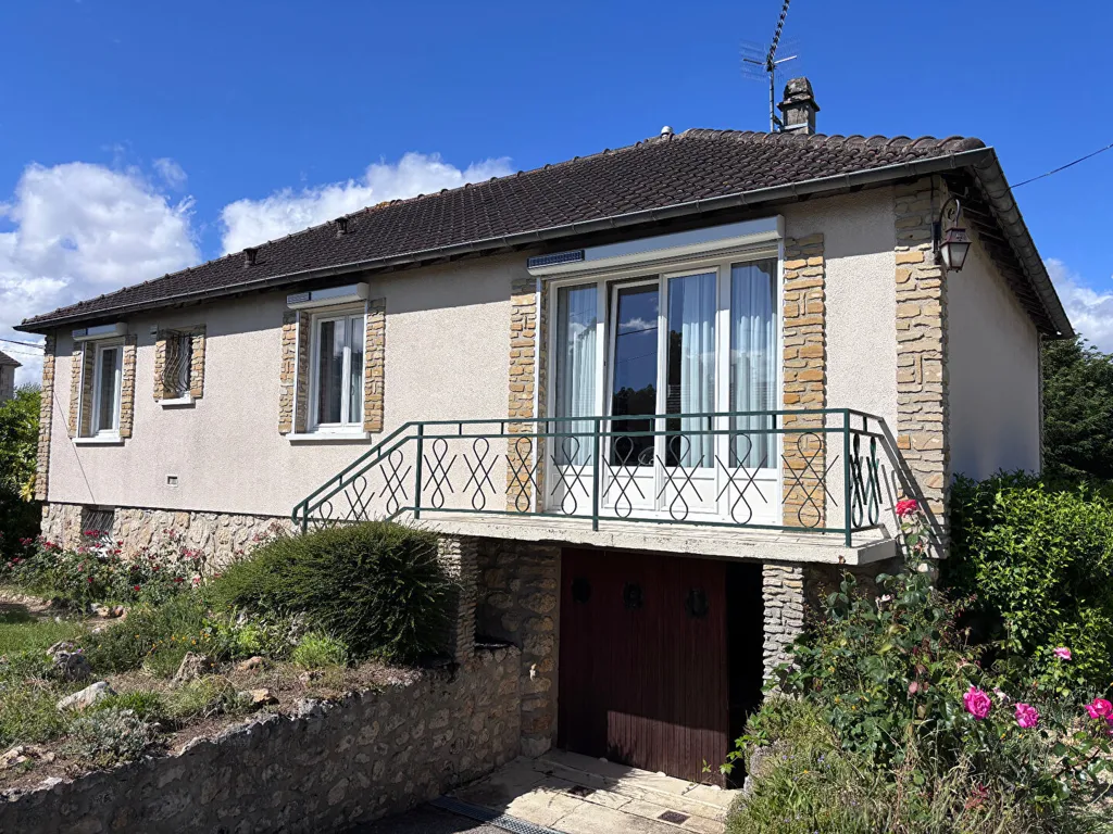Exterior - 1960s Maison with Balcony in Gaillon