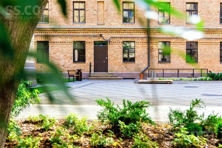 Jardin - Renovated Apartment with Garden in Riga Centre