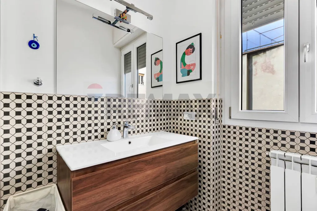 Salles de bain - Rear-Facing Flat with Balcony in Milan