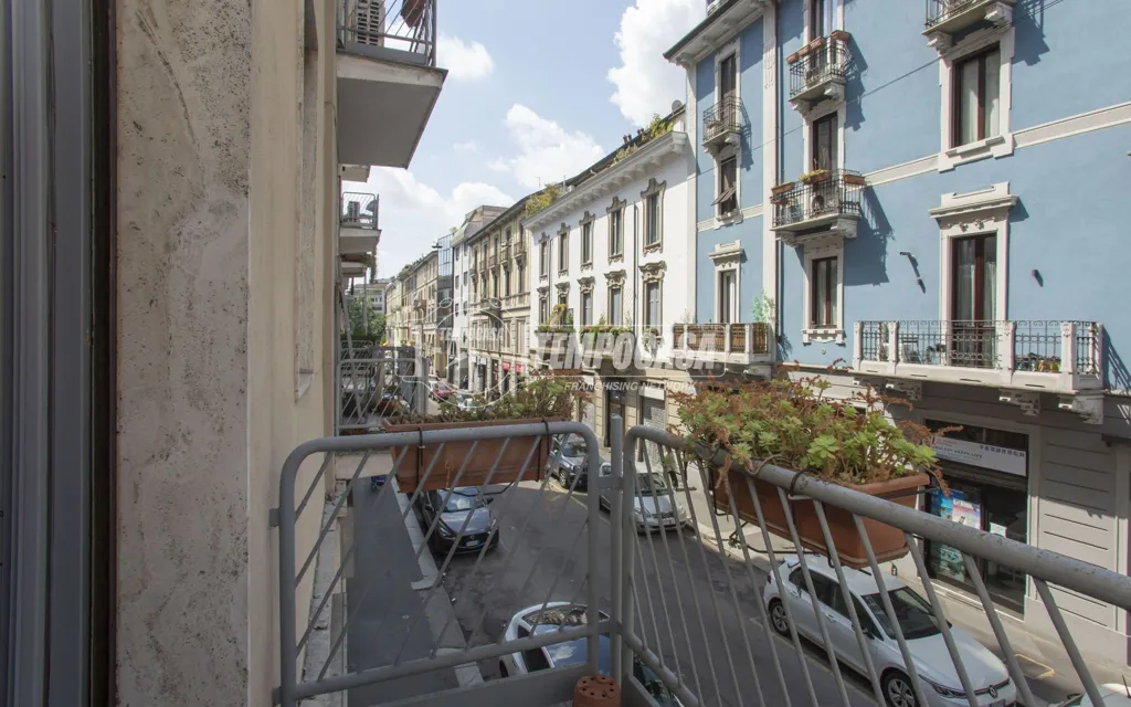 Balcon - Rustic-Style Flat with Balcony in Milan