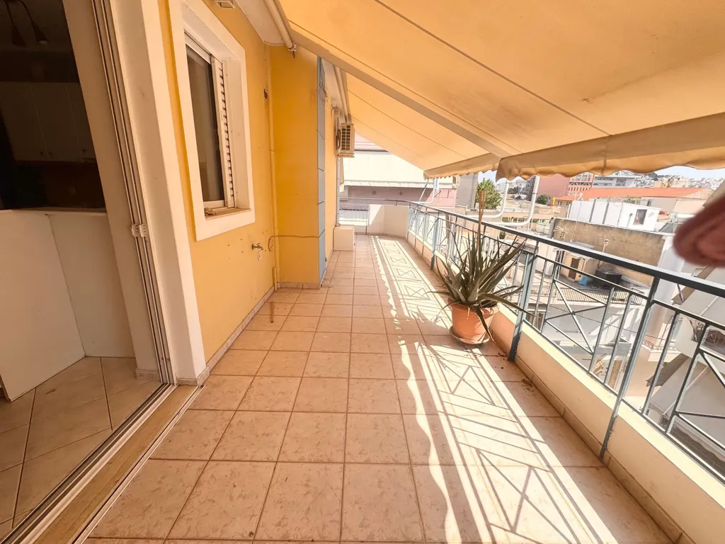 Balcone - Contemporary Corner Apartment with Parking in Quiet Area
