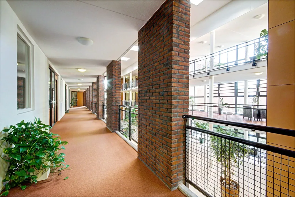 Esik - 3-Bedroom Portiekflat in Sperwerlaan