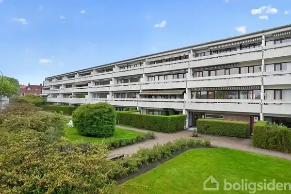 Välivaade - Modernised 2-Bed Flat with Balcony in Hørsholm