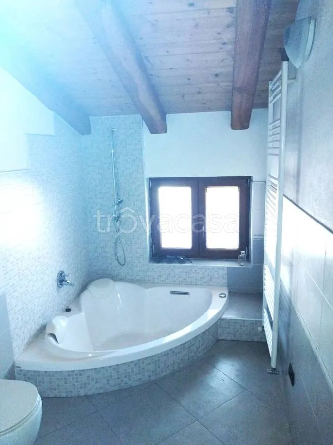 Salles de bain - Rustic Terraced House with Terrace in Robilante