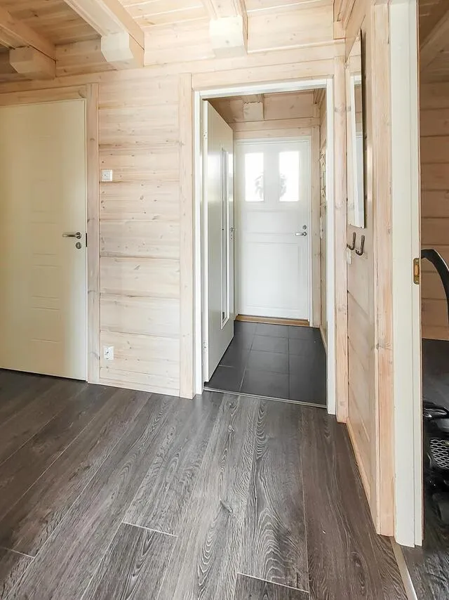 Entrée - 2012 Pine House with Lakefront in Finland