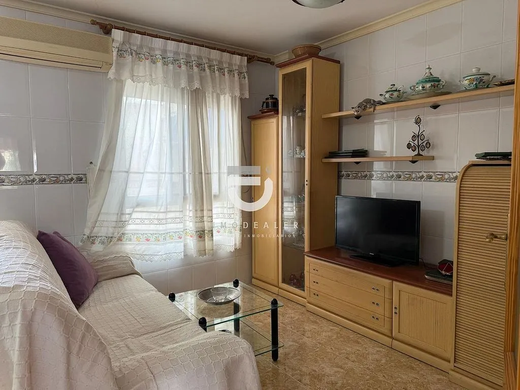 Elutuba - Terraced House with Private Garage in Daimus