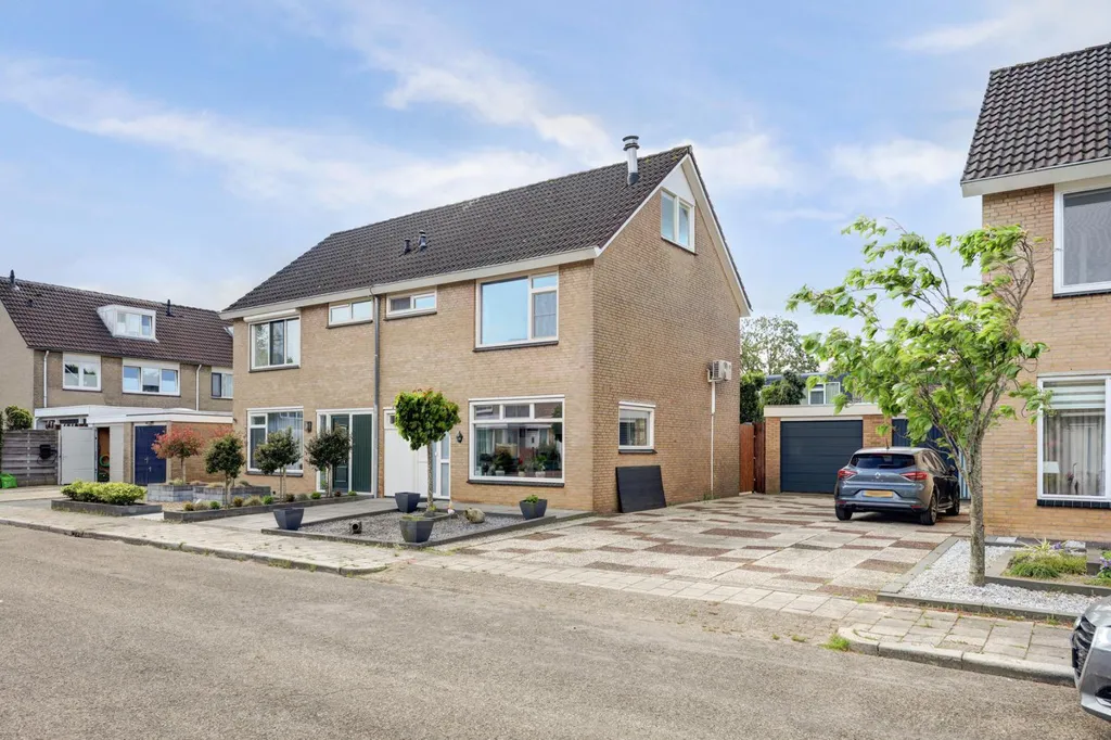 Välivaade - Two-Storey House with Garden in Almelo