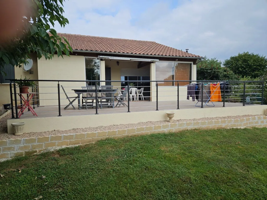 Terrass - Ground Floor House with Large Garden in Bretenoux