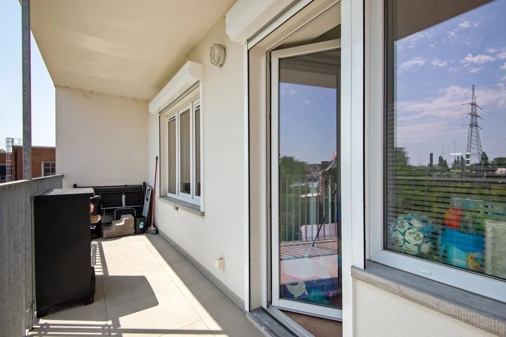 Balcon - Appartement Rénové avec Garage à Lier