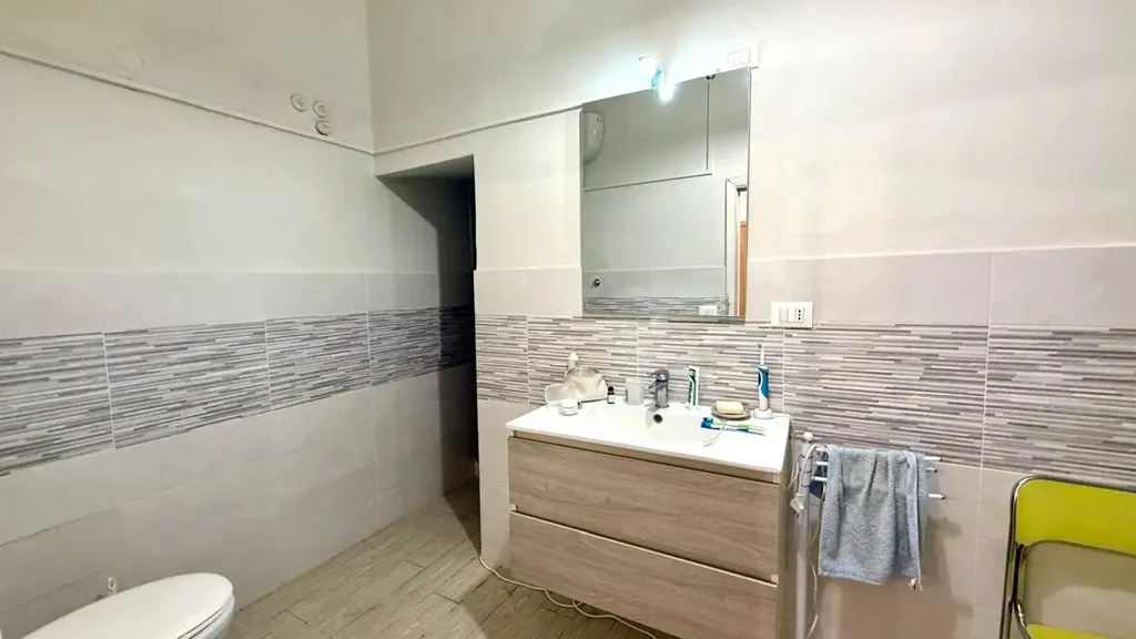 Salles de bain - Quadrilocale with Central Location in Volterra