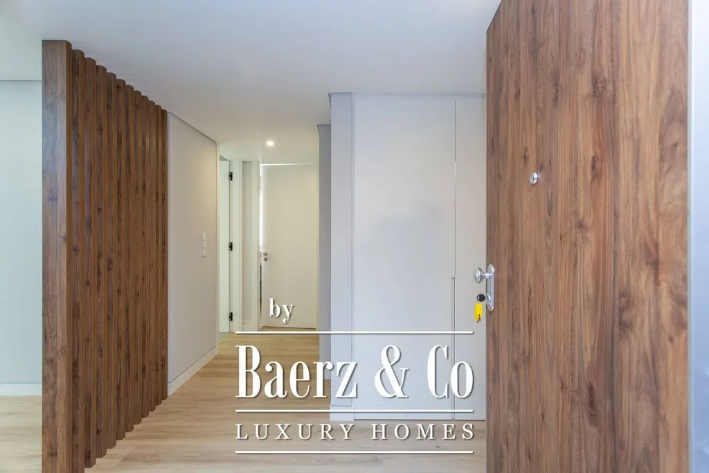 Entrée - Luxury Duplex Flat with Balcony in Carcavelos