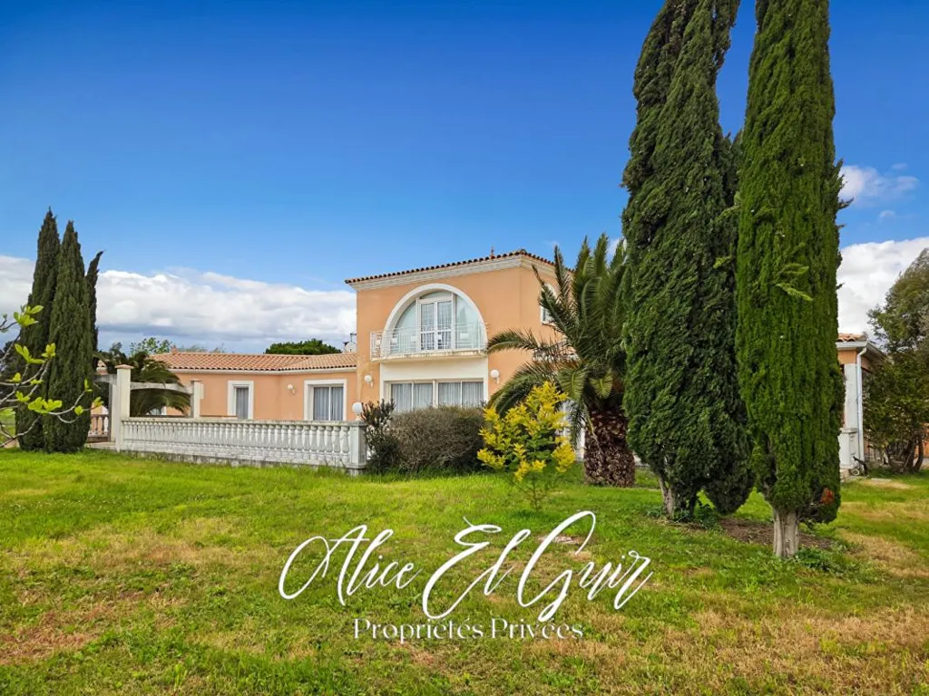 Exterior - Architectural House with Pool in Carcassonne