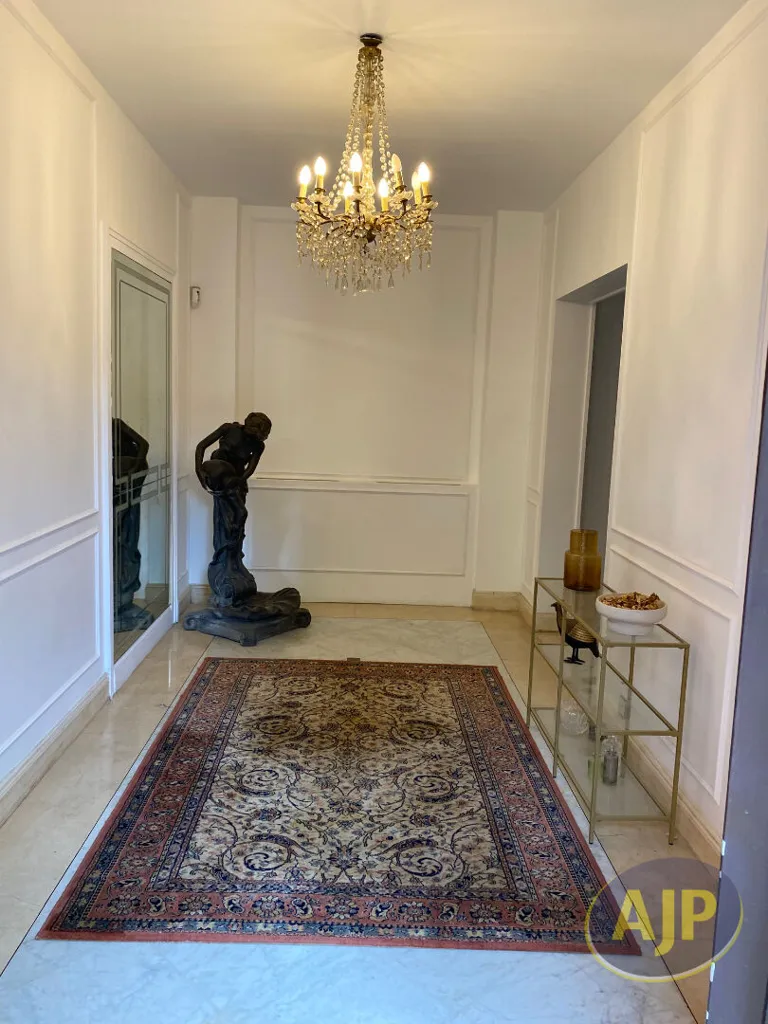 Hallway - Exceptional House with Pergola in Merignac