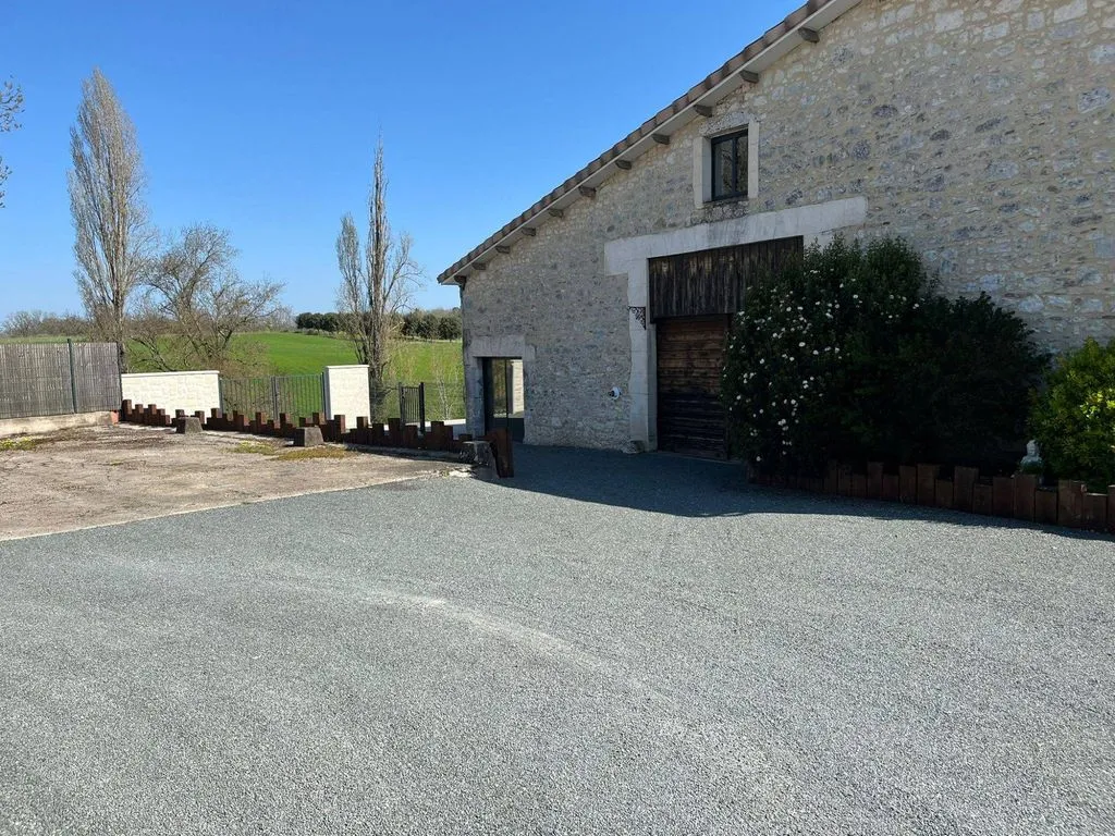 Esterno - Renovated Stone Farmhouse with Pool in Saint-Perdoux