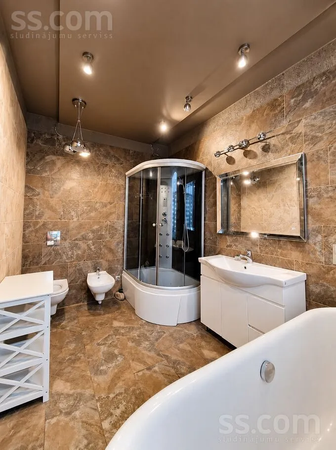 Salles de bain - 3-Bedroom Apartment with Courtyard View in Riga Centre