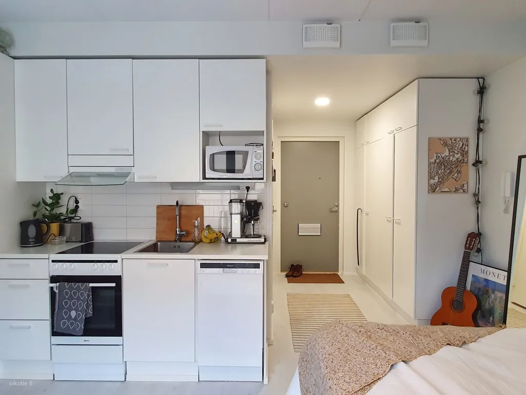 Köök - Modern Studio with Balcony in Jyväskylä Centre