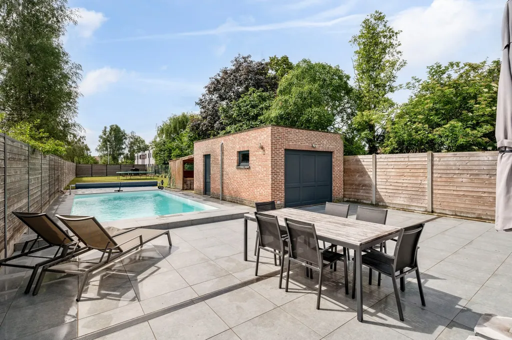 Piscine - Bâtiment Semi-ouvert Rénové avec Piscine à Berlaar