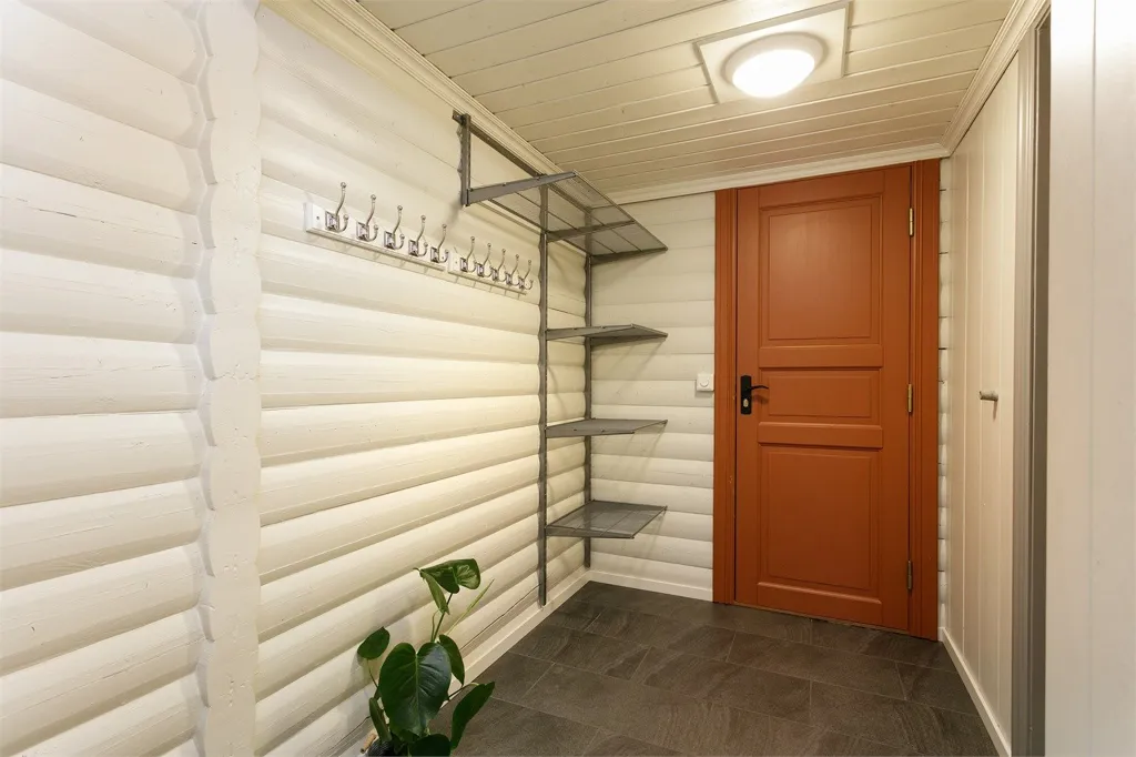 hallway_entrance