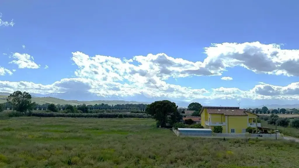 Aed - Semi-detached House with Garden in Pineto