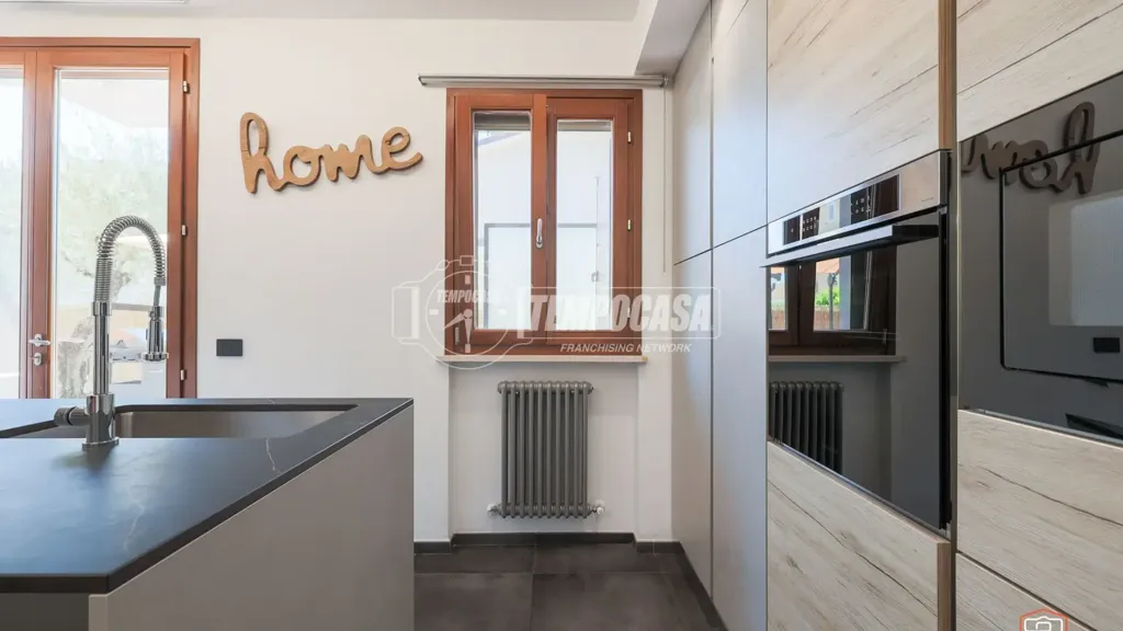 Köök - Ground Floor Apartment with Private Garden in Forlì