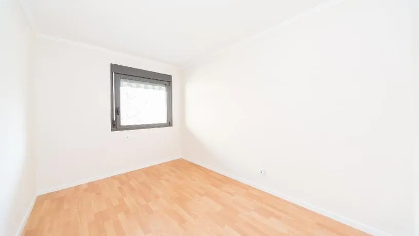 Rooms - Spacious Apartment with Balcony in Sant Adrià de Besòs