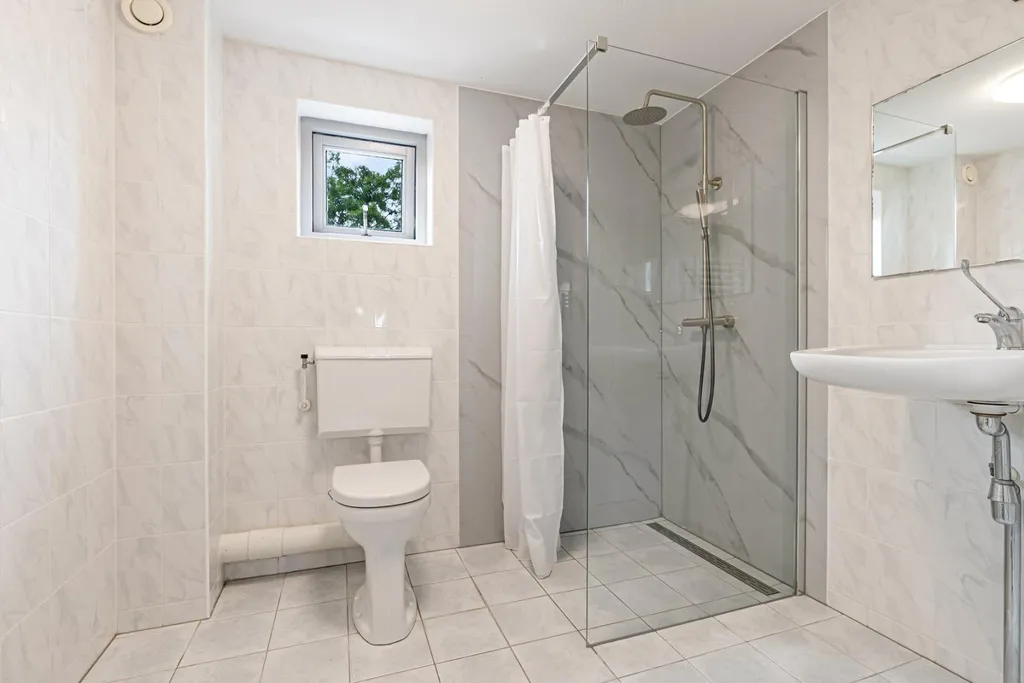 Salles de bain - Maison 6 pièces à Lelystad