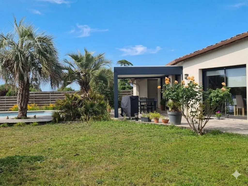 Jardin - Maison de Plain-Pied avec Piscine à Martillac