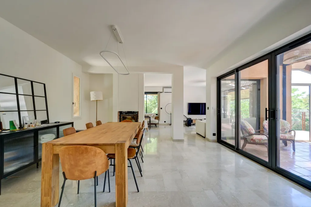 Salle à manger - Maison Luxueuse avec Vue Panoramique à Aix-en-Provence