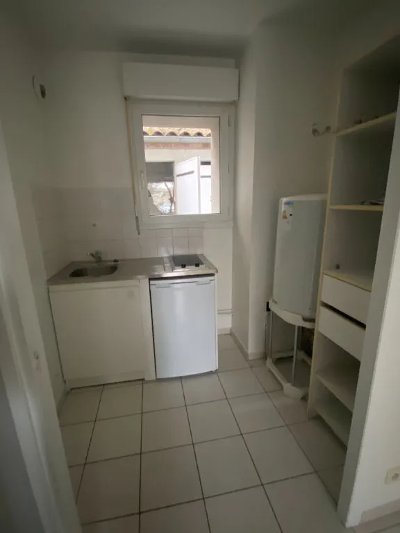 Köök - Ground-Floor Flat with Courtyard in Niort
