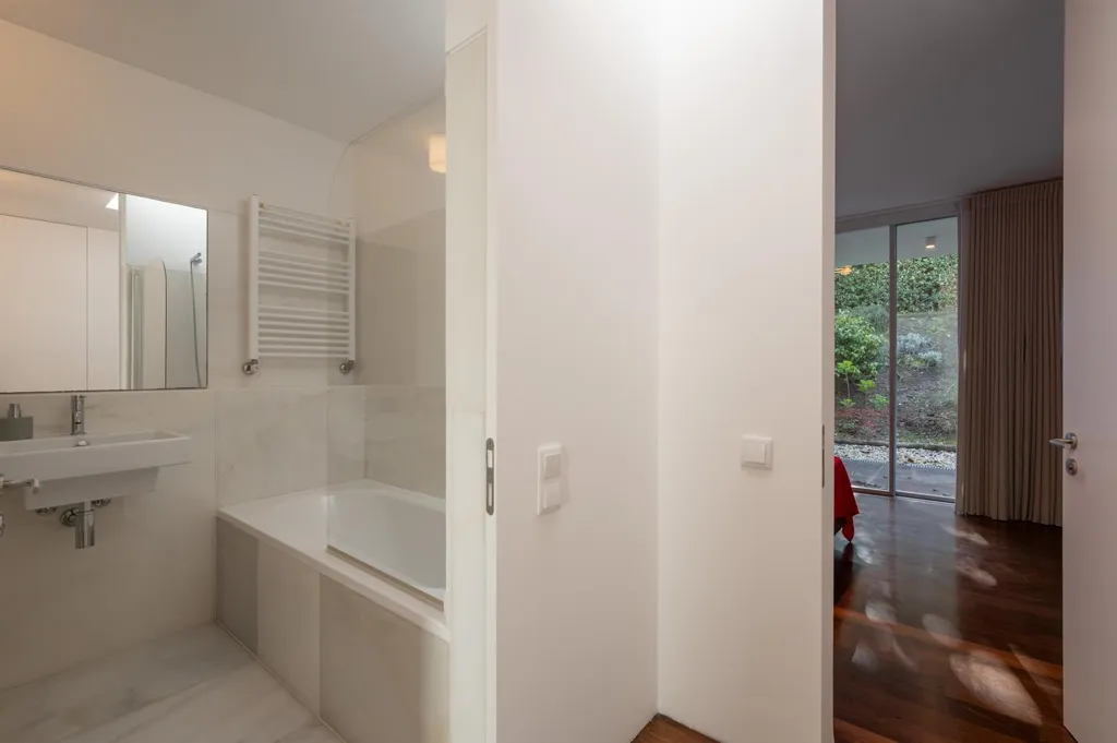 Vannitoad - Contemporary Villa with Golf Course in Bom Sucesso