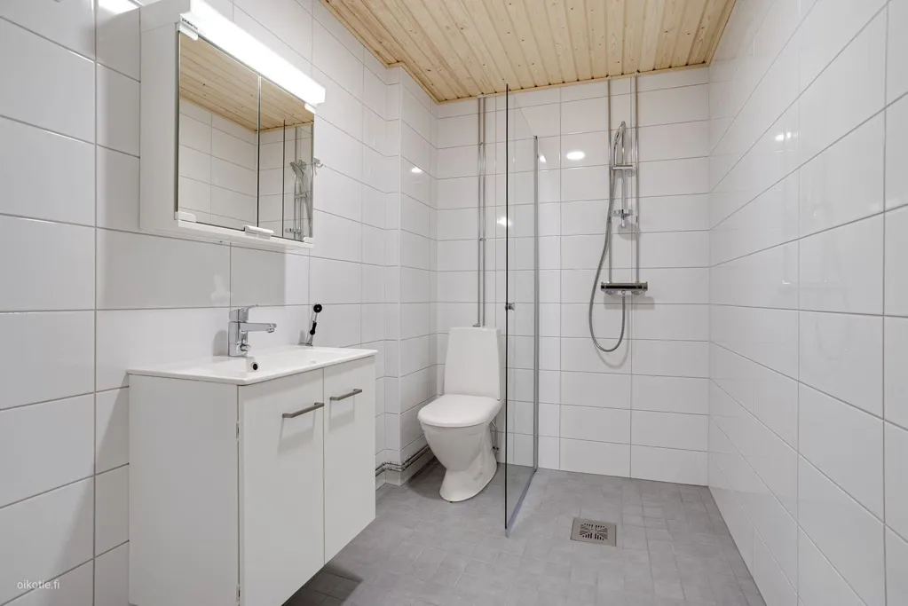 Vannitoad - Modern Flat with Balcony in Konala, Helsinki