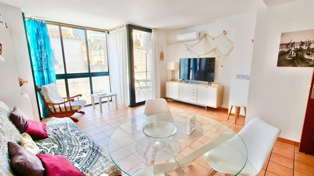 Elutuba - Modern Flat with Sea View in L'Escala