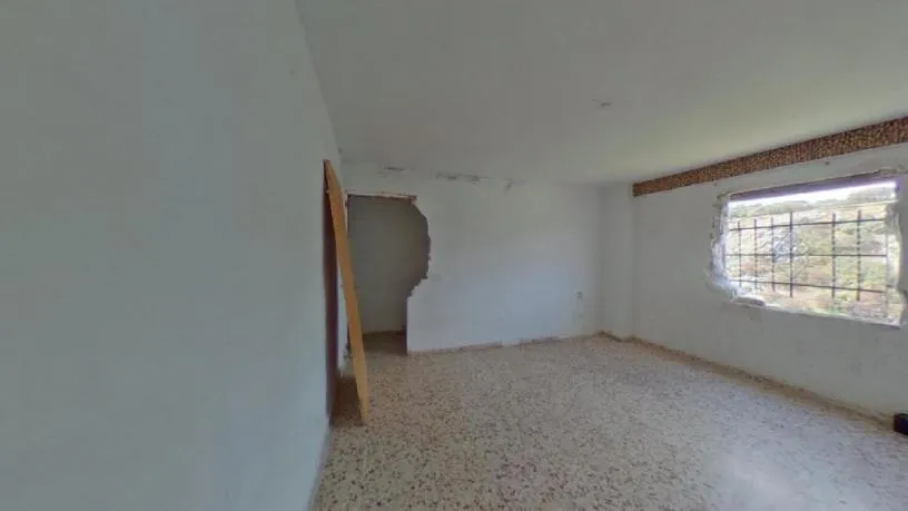 Spacious Apartment in Iznalloz Centre