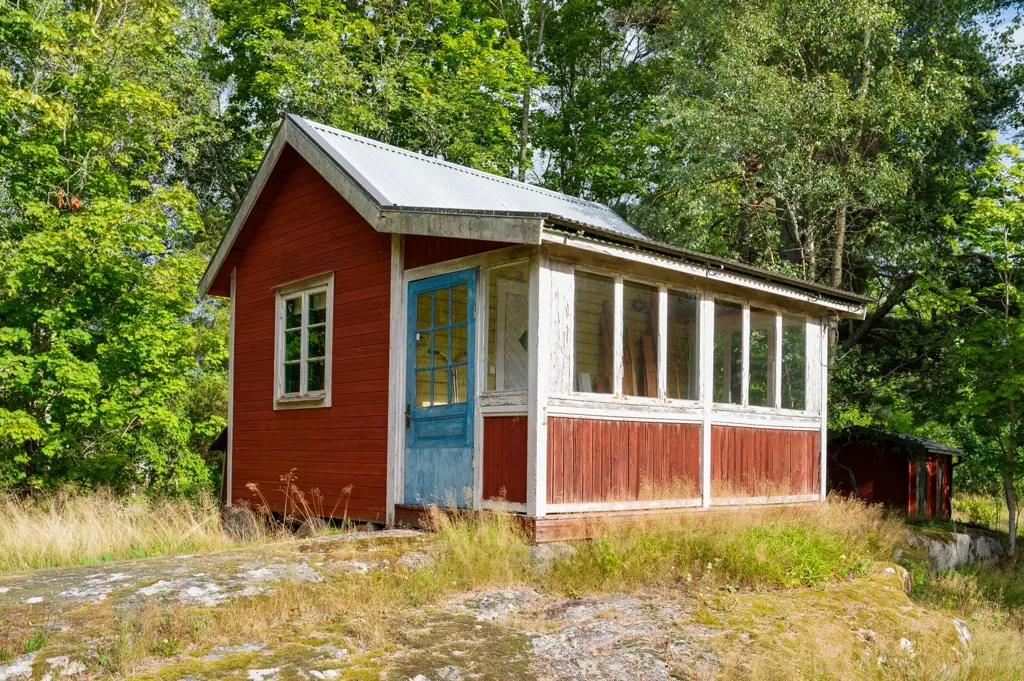 Välivaade - Lakefront Plot with Private Beach in Örebro