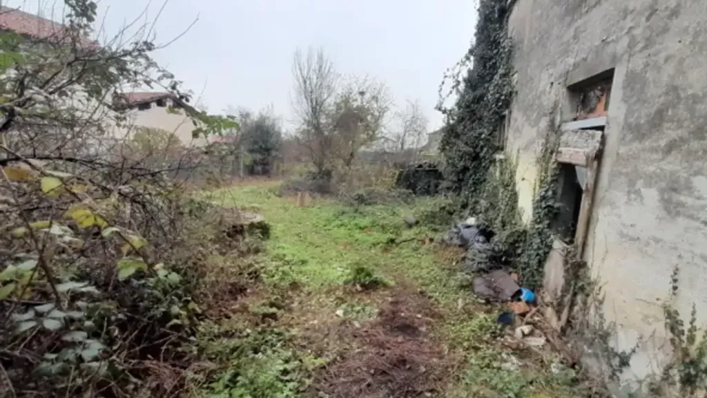 Aed - Villa for Renovation in Granozzo Con Monticello