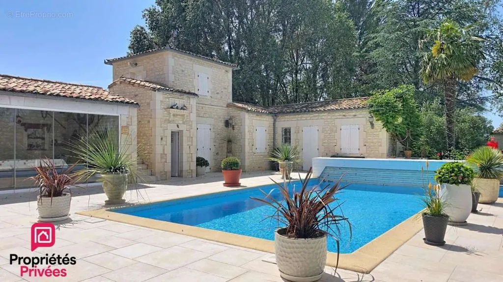Bassein - 18th Century Mill with Garden near Royan